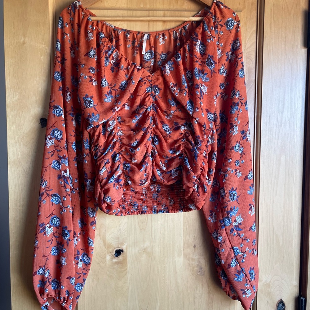 Free People Crop Top w/ slouchy sleeves